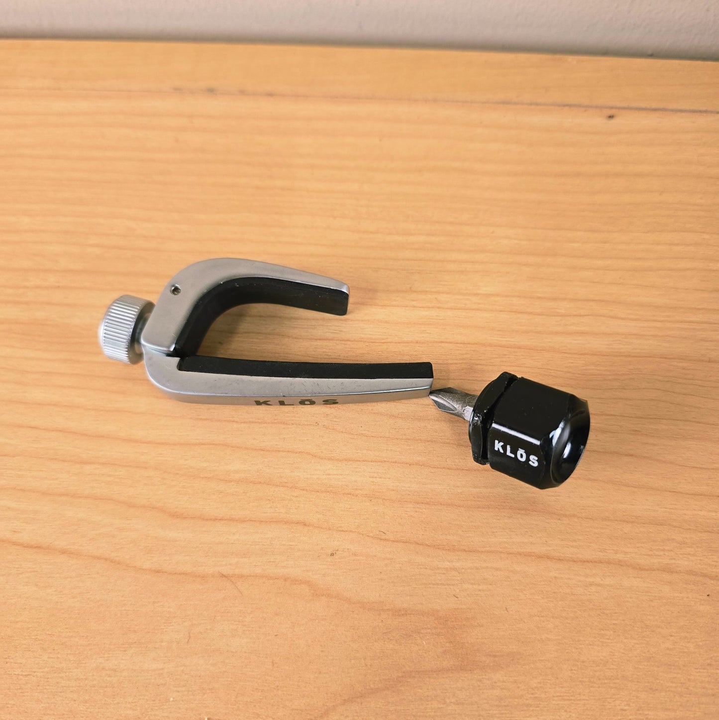 KLŌS Guitar Capo and Neck Adjustment Tool Set Accessories Case Candy