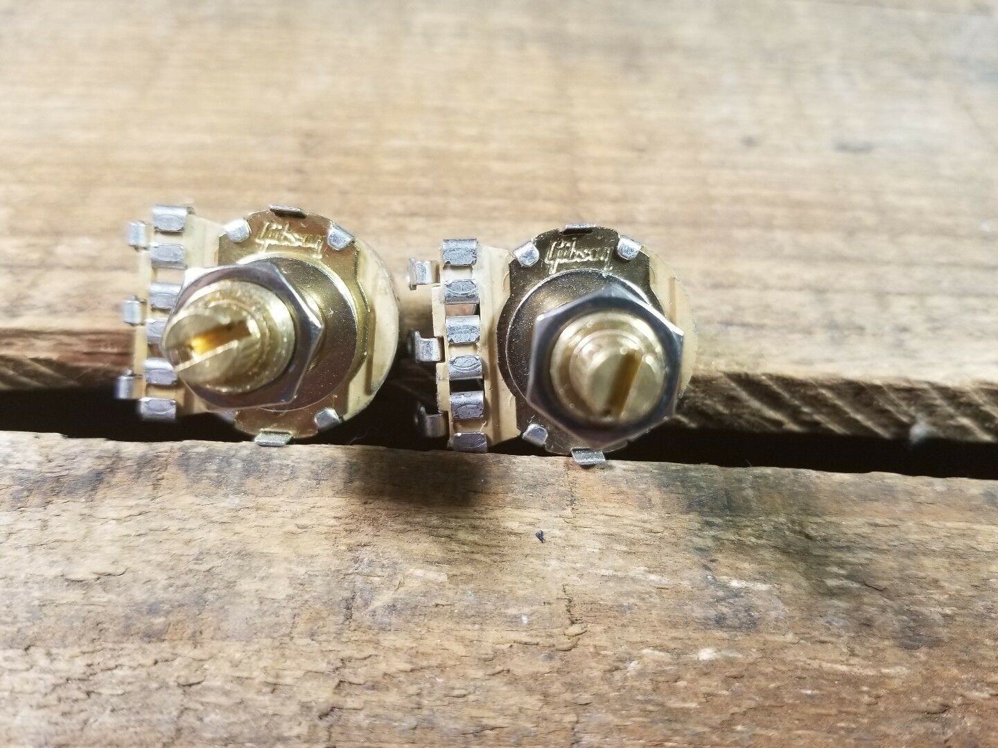 (2) Gibson Custom Shop 300k Long Shaft Linear Taper Pots Potentiometer NOS