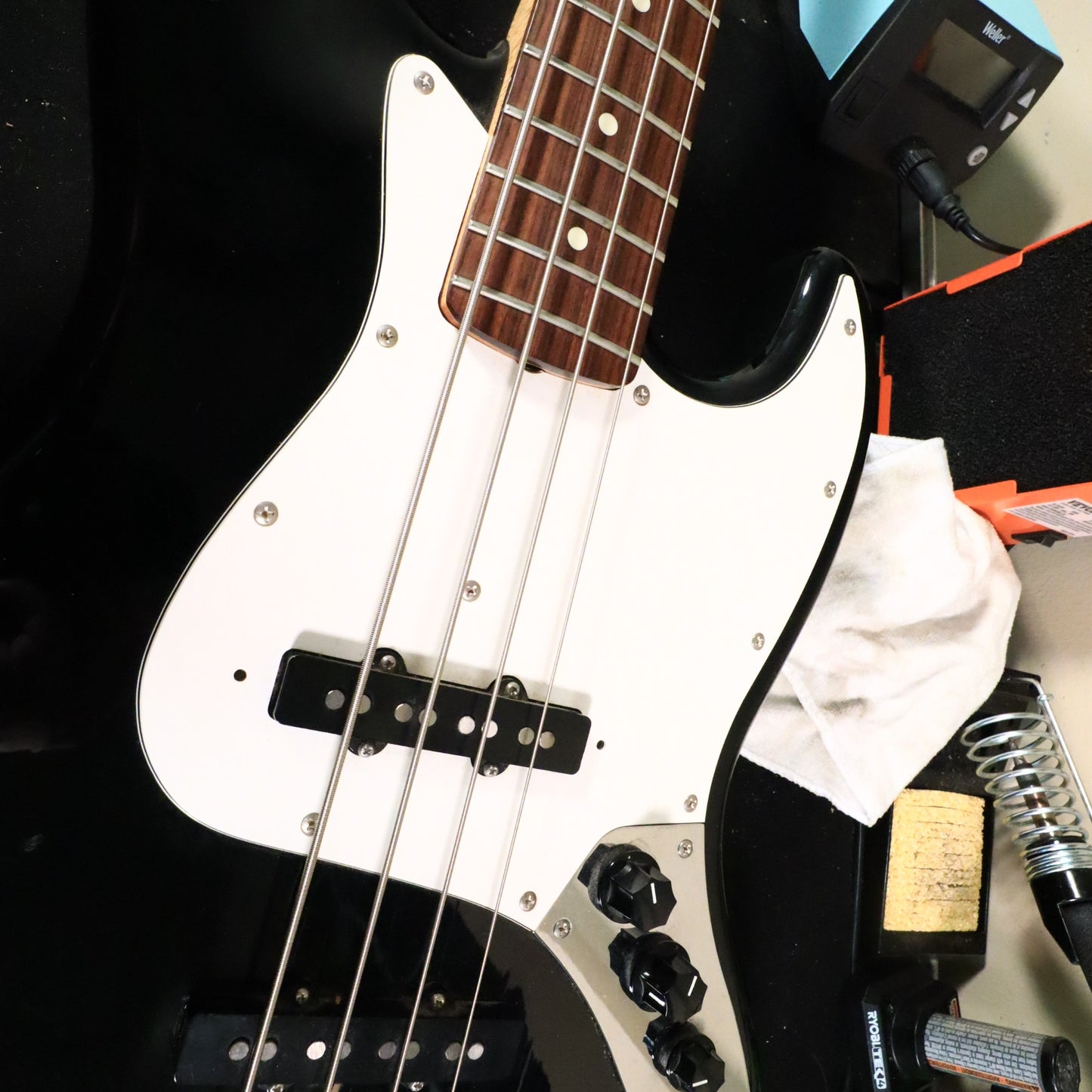 1986 Fender Jazz Bass Made in Japan Black Rosewood Fretboard