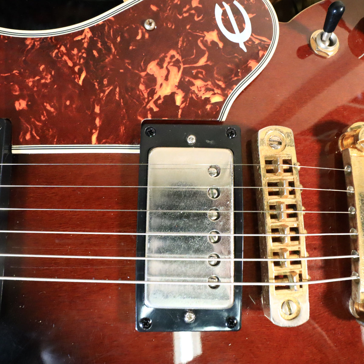 Close-up of bridge pickup and tune-o-matic bridge