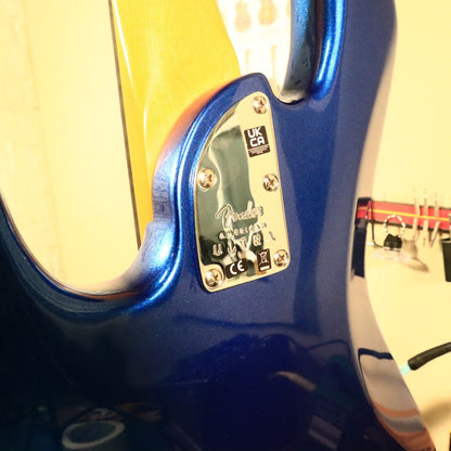 Fender American Ultra Jazz Bass with Maple Fretboard - Cobra Blue
