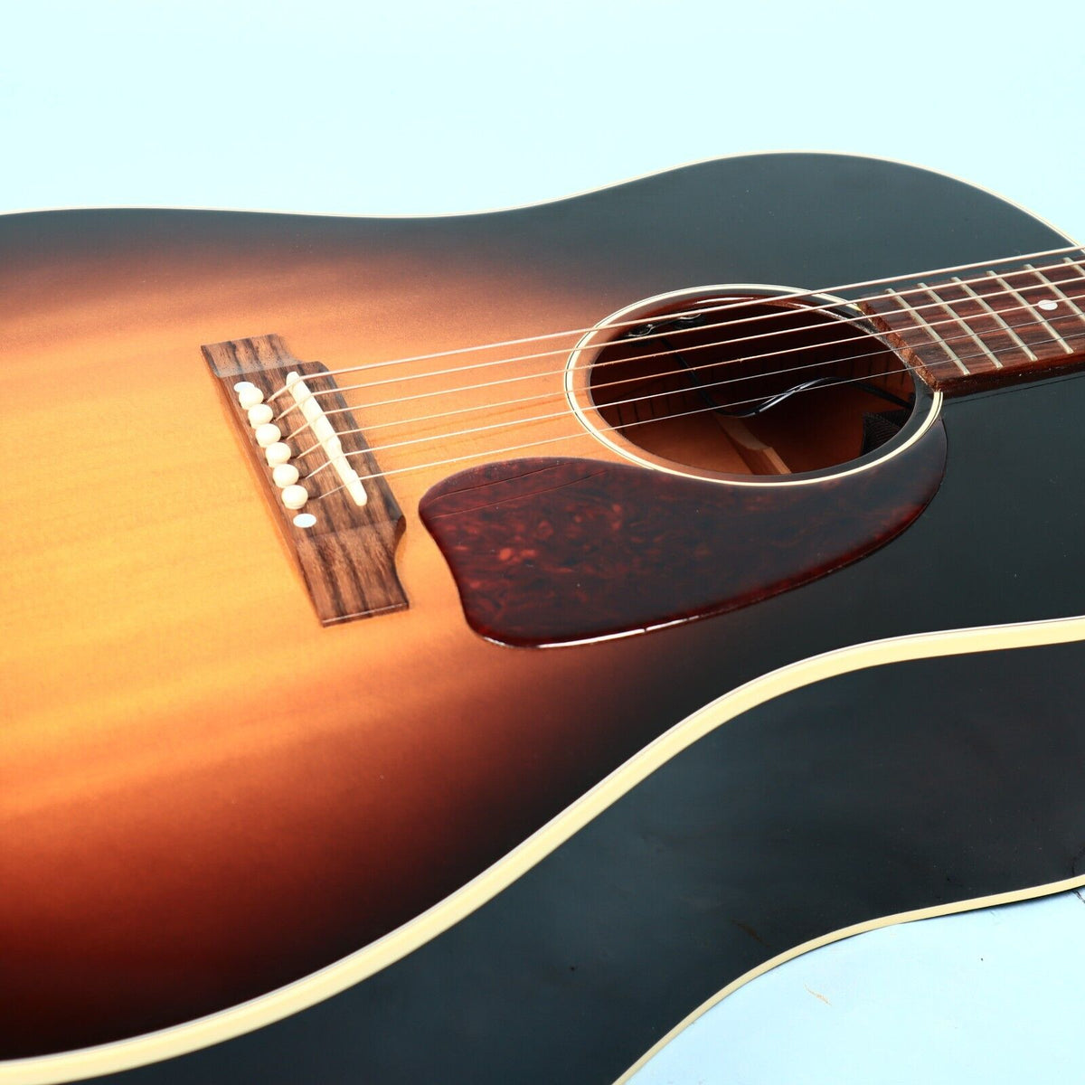Guitarra acústica-eléctrica estándar Gibson J-45 de 2016