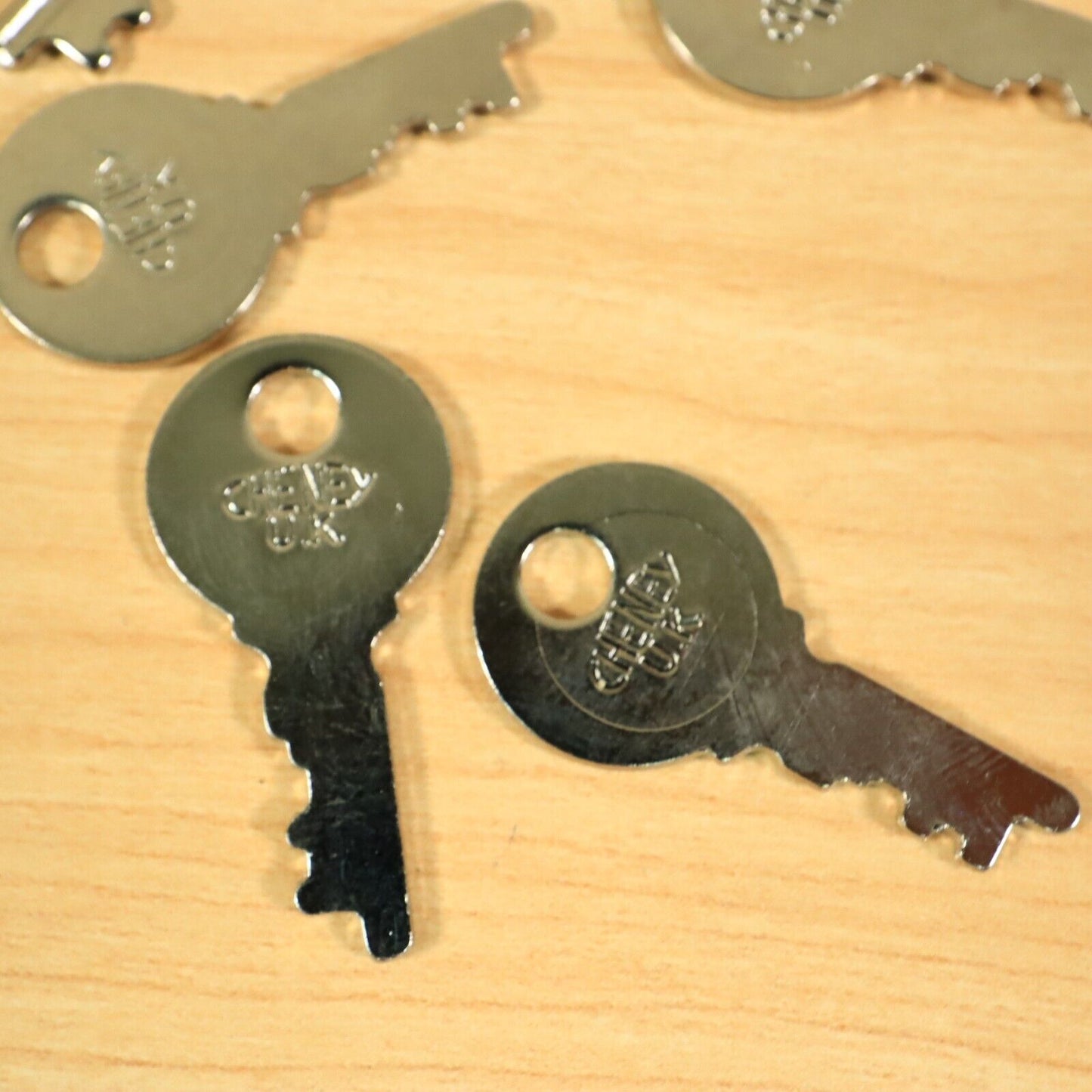 (9) LOT Cheney ENGLAND #30 Guitar Hardshell Fender Case Luggage Key Bundle