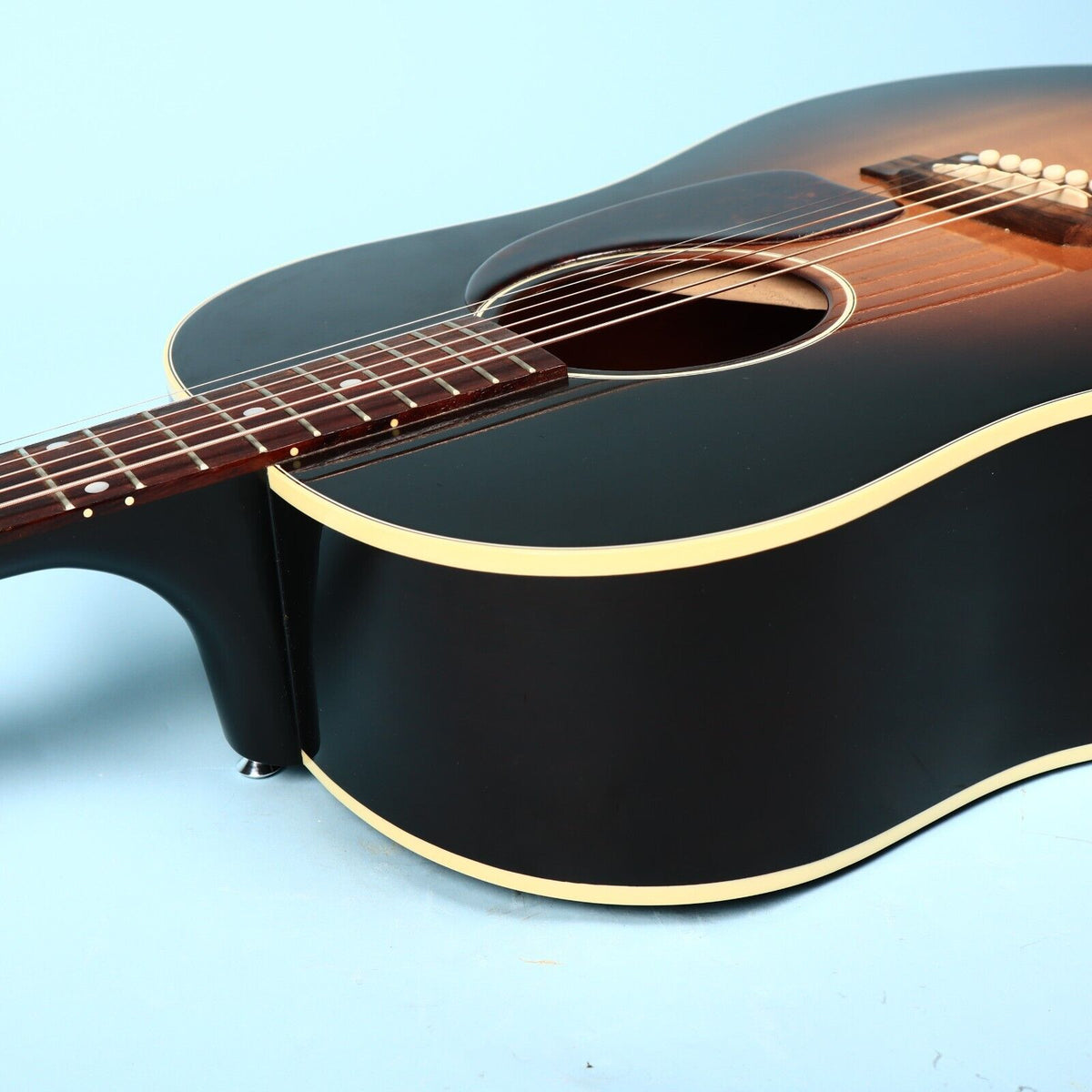 Guitarra acústica-eléctrica estándar Gibson J-45 de 2016