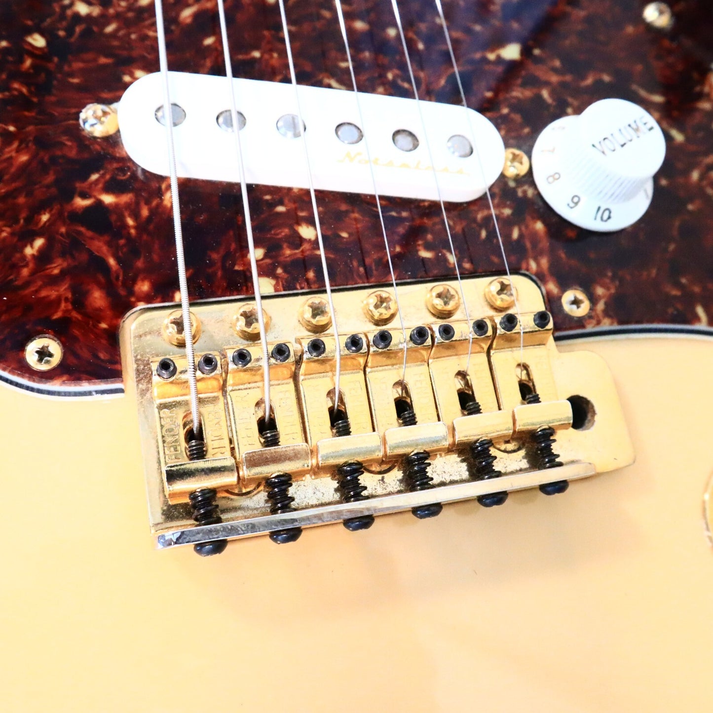2005 Fender Mexico Deluxe Player Stratocaster Ash Honey Blonde MIM Strat Guitar