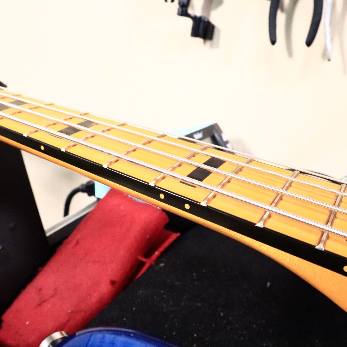 Fender American Ultra Jazz Bass with Maple Fretboard - Cobra Blue