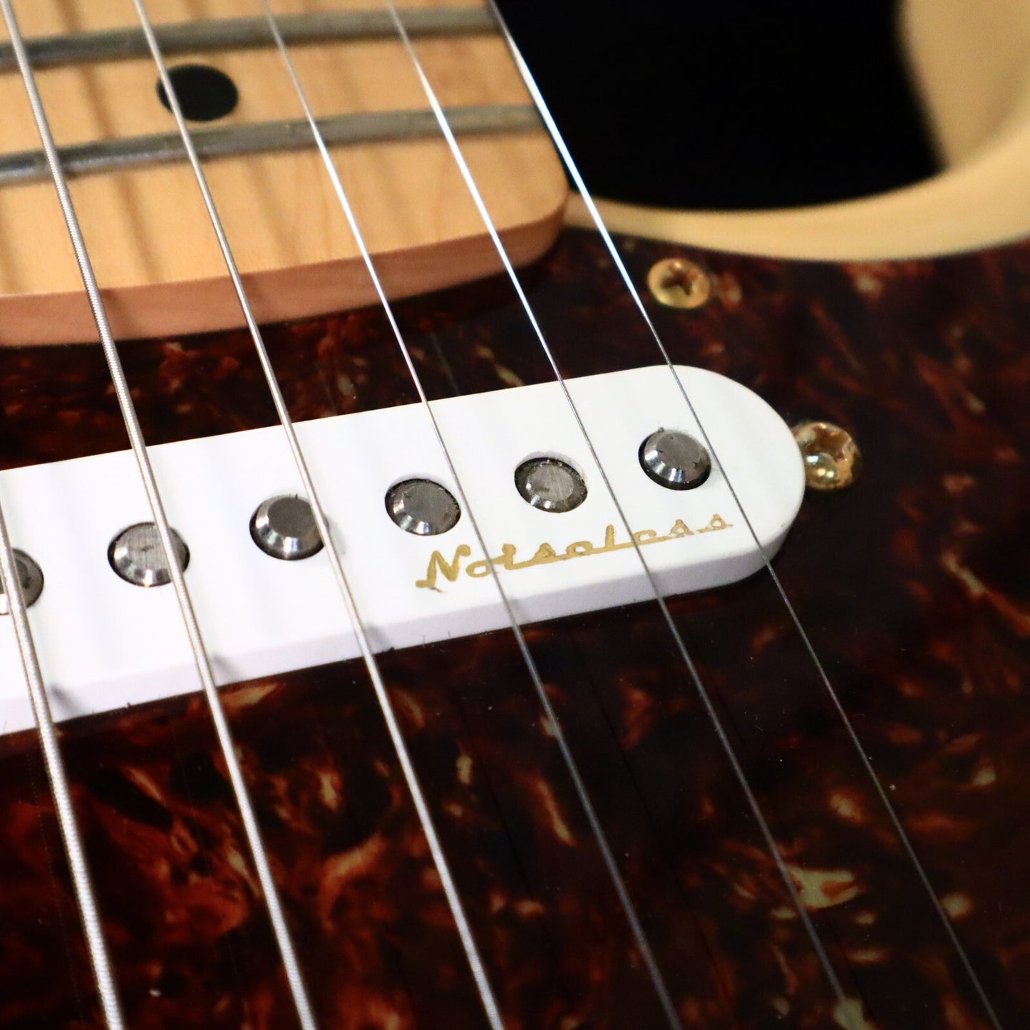2005 Fender Mexico Deluxe Player Stratocaster Ash Honey Blonde MIM Strat Guitar