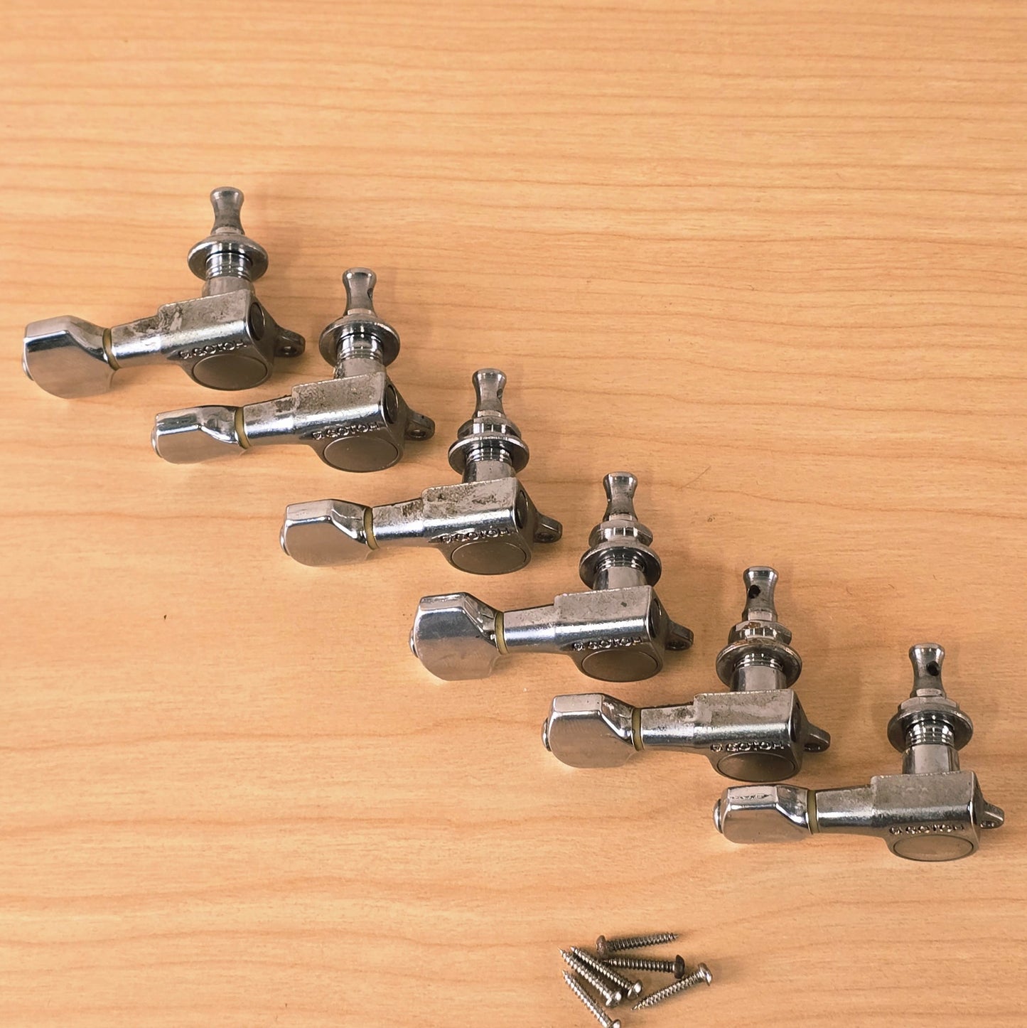 , preview full size image Vintage 1980's Gotoh / Fender 6 In Line Guitar Tuners Single Screw Type