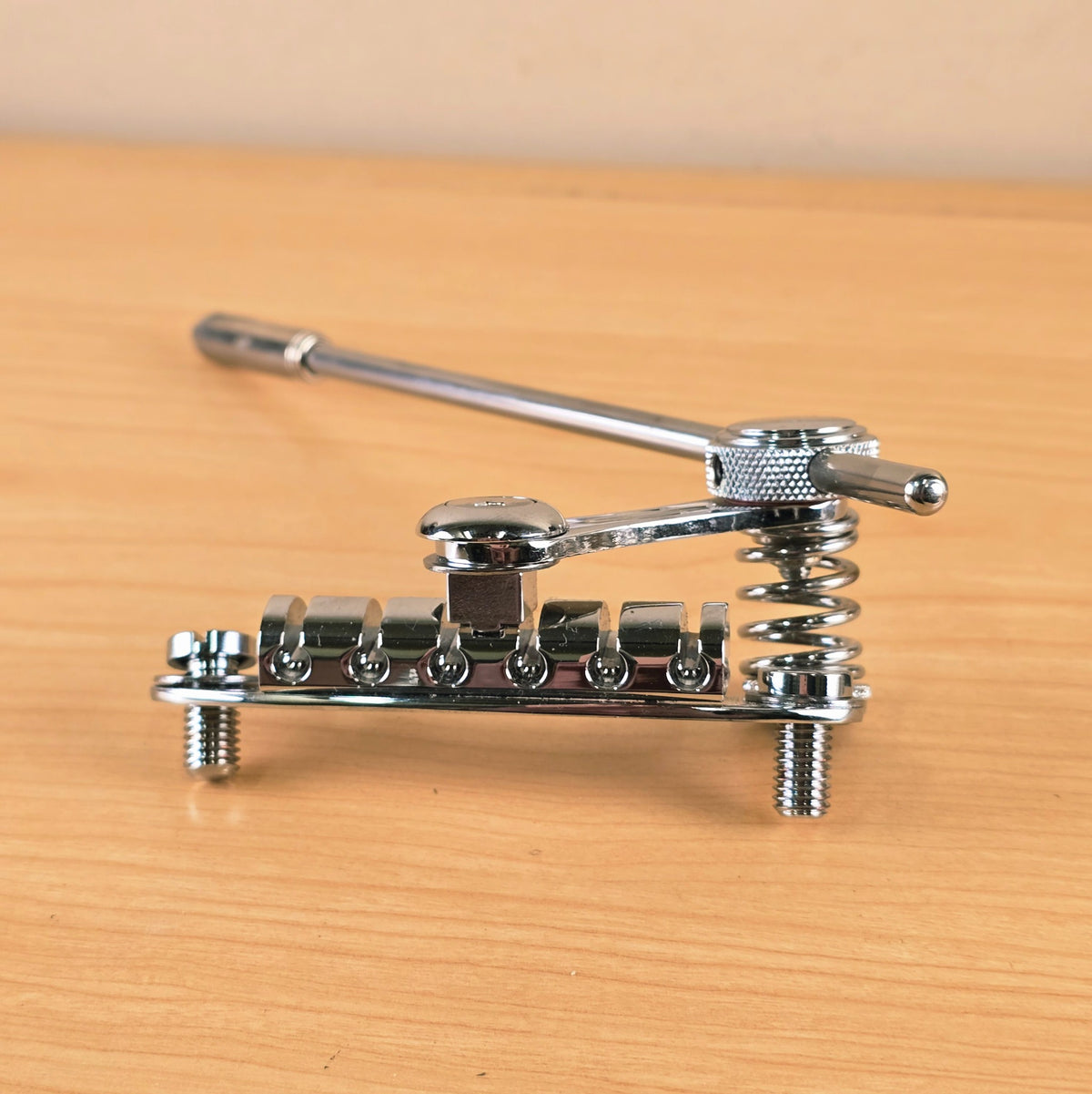 Front elevation view of the Duesenberg Les Trem II showing string retainer slots and spring mechanism.