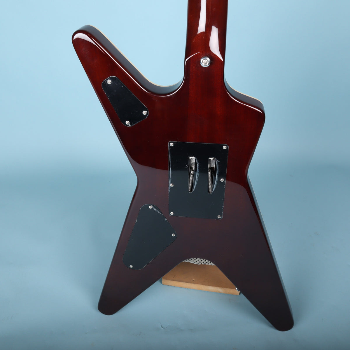 Rear view angle of Dean ML lower body wings and heel joint
