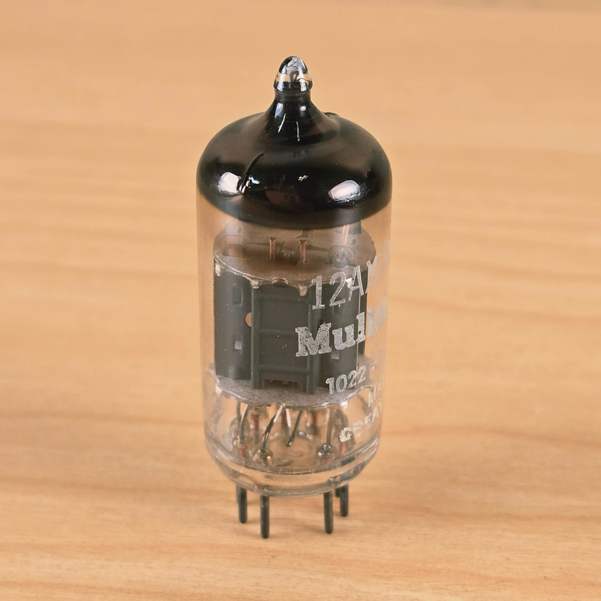Side view of Mullard 12AX7A tube showing plate structure.
