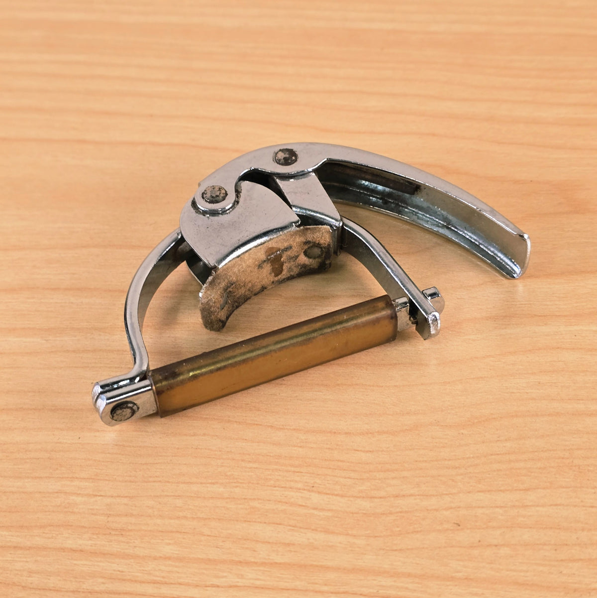 Top-down angled view of the closed Hamilton KB19A capo.