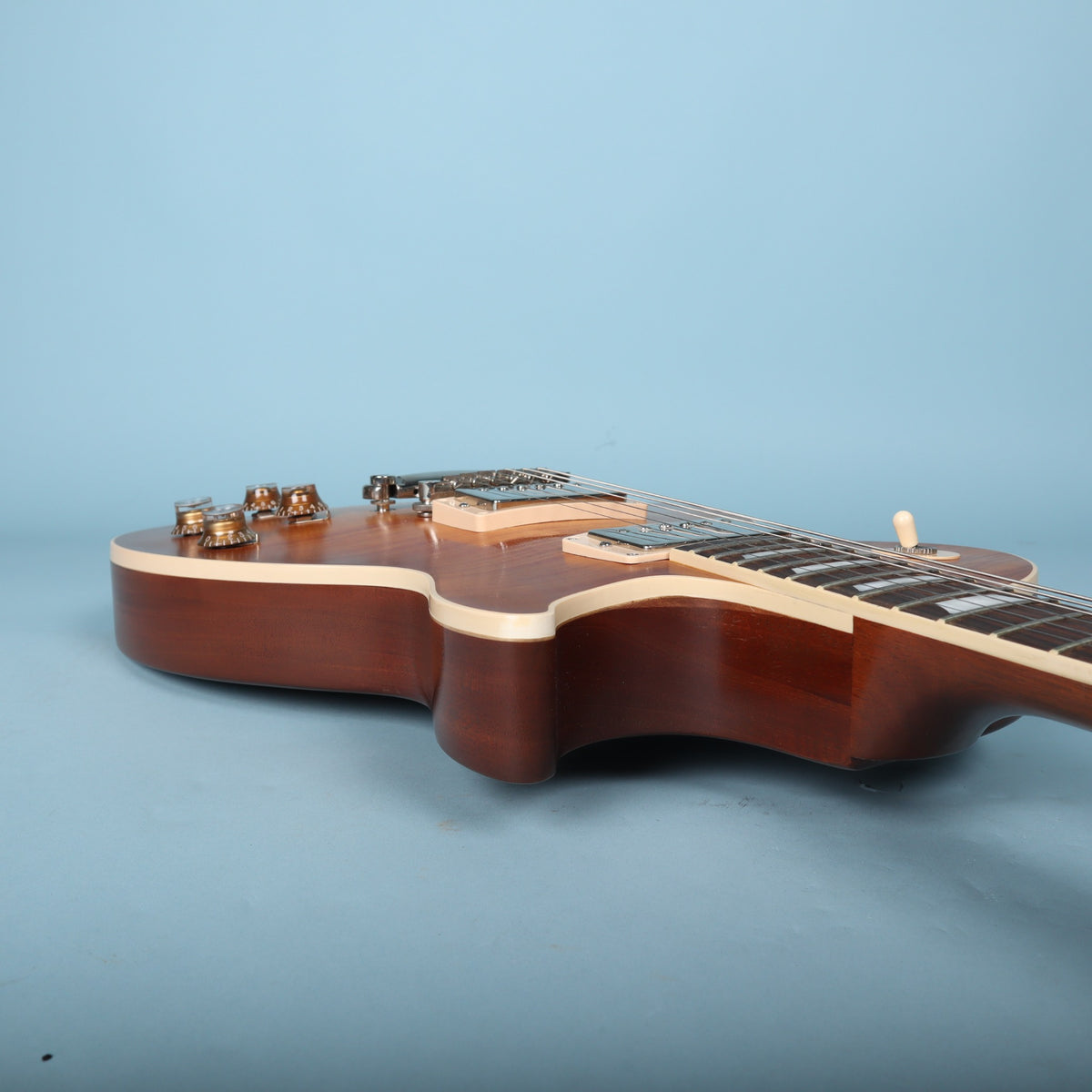 Side view of neck binding and body profile