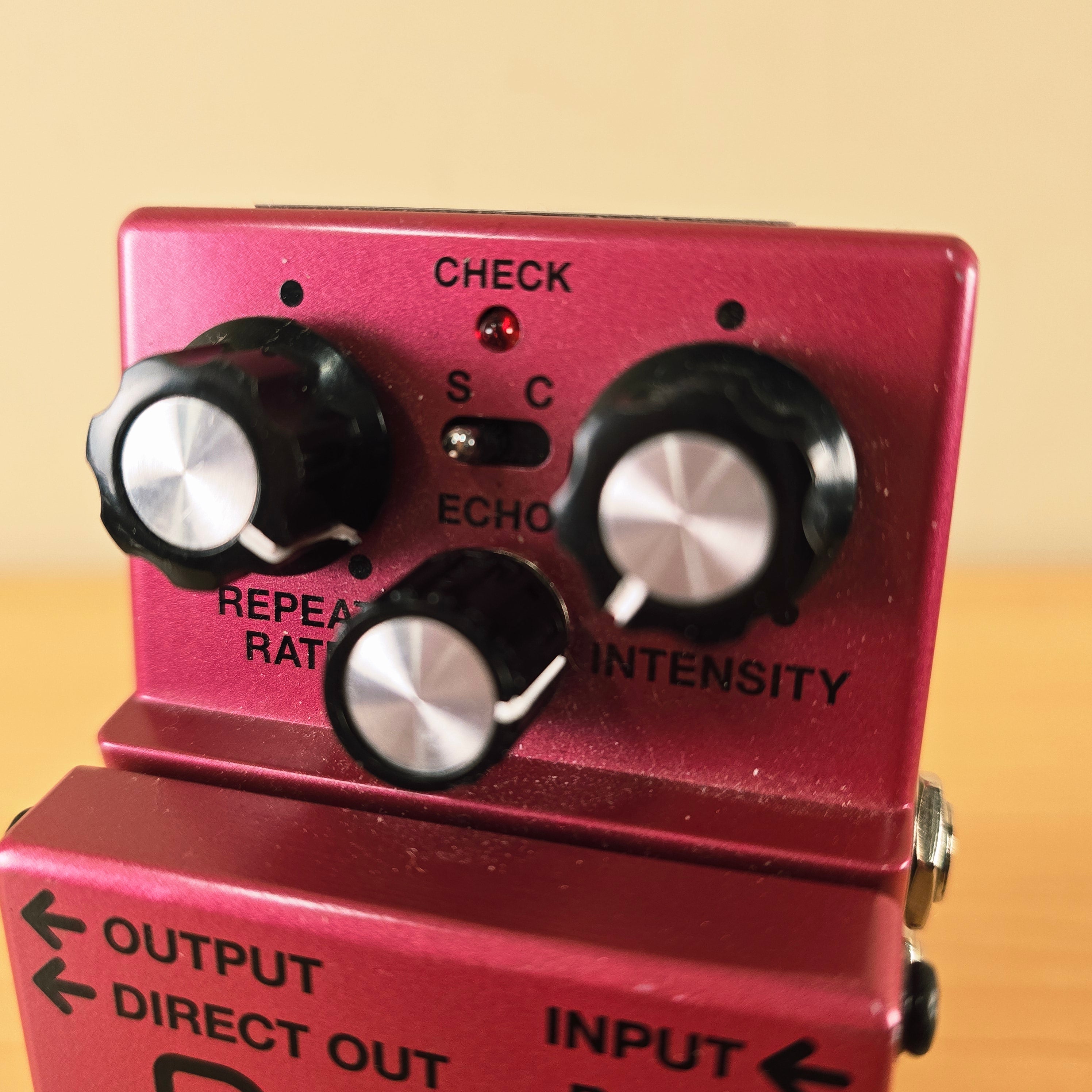 Boss DM-2W Waza Craft Analog Delay Pedal - Vintage Tone – GuitarFinds