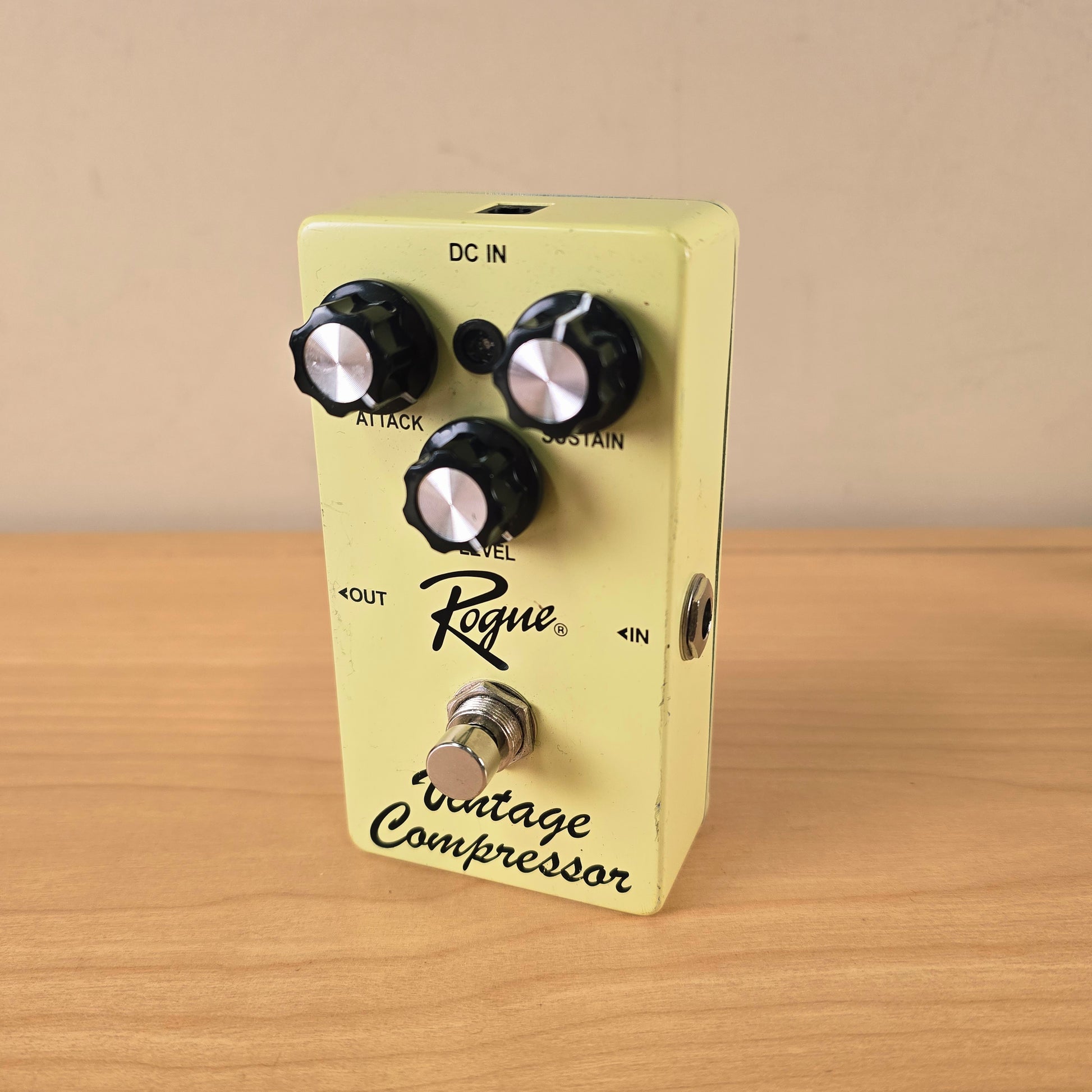 vintage compressor pedal Rogue Vintage Compressor Guitar Effects Pedal