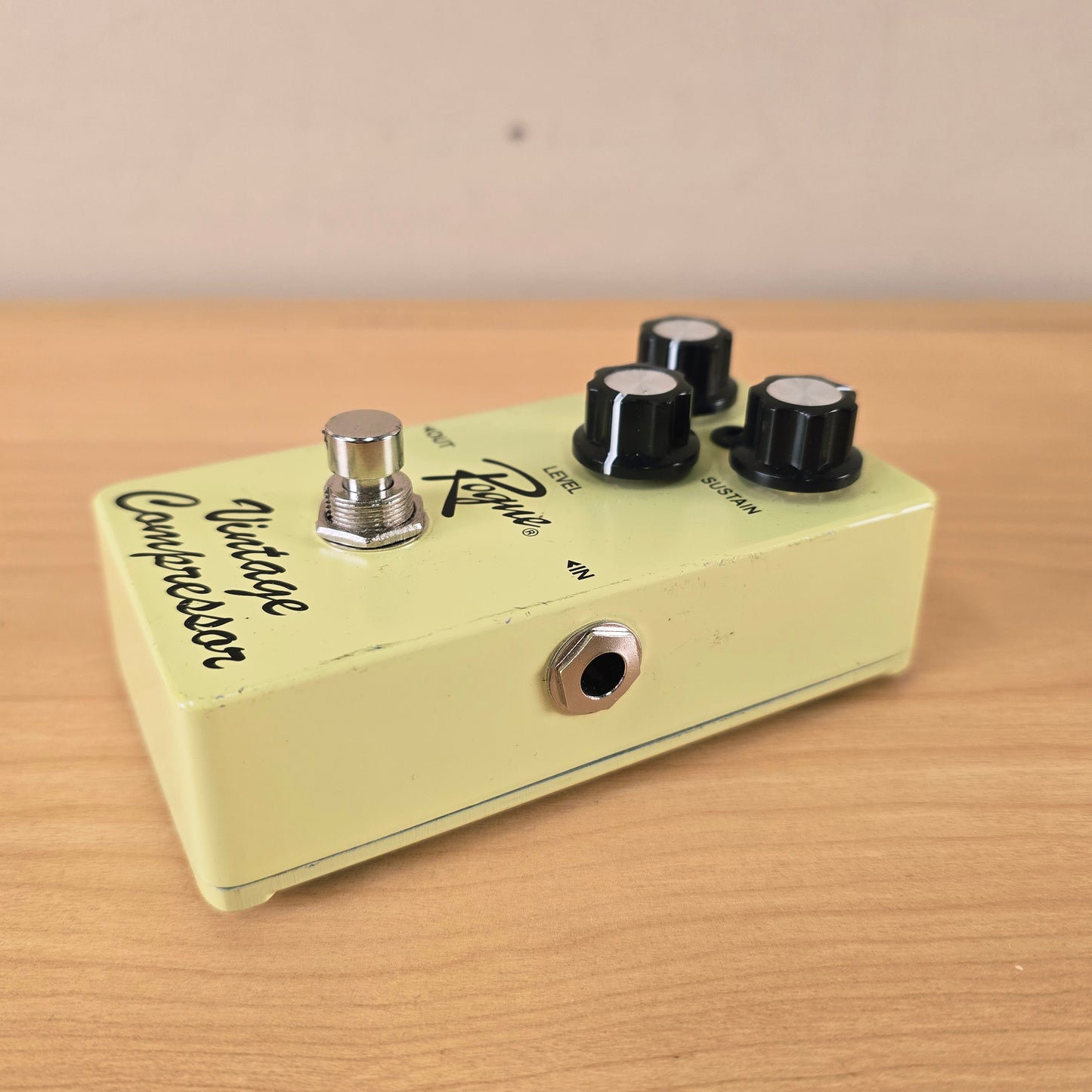 Rogue Vintage Compressor Guitar Pedal