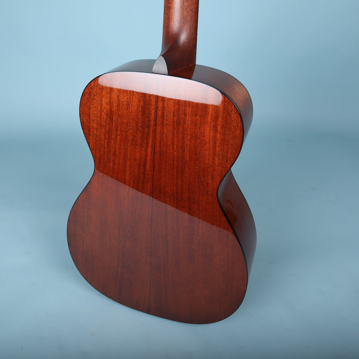 Angled rear view of the Martin 0-18 body and satin-finished neck heel.