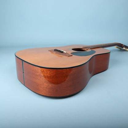 Lower bout side profile showing mahogany body binding