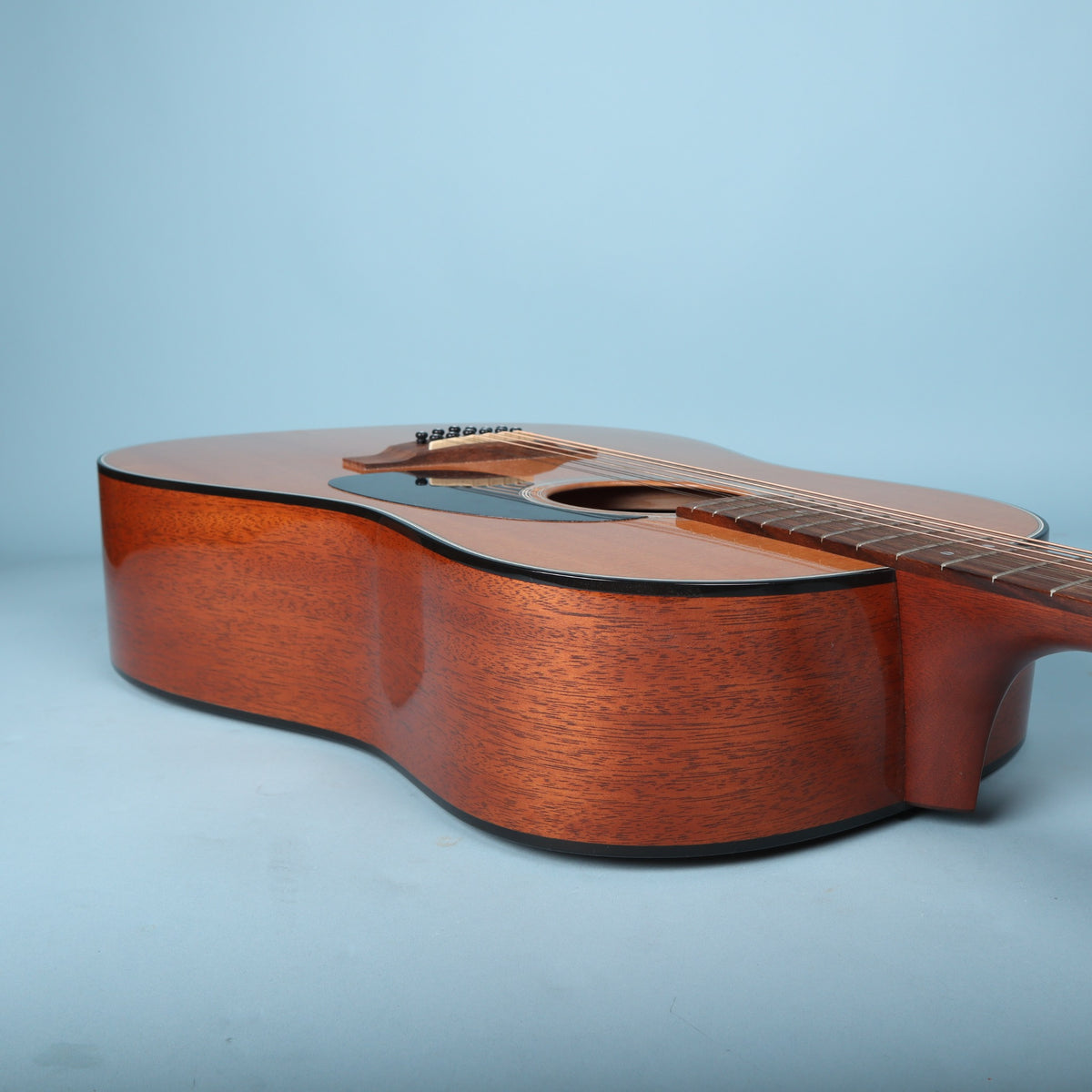 Full side profile of acoustic guitar body