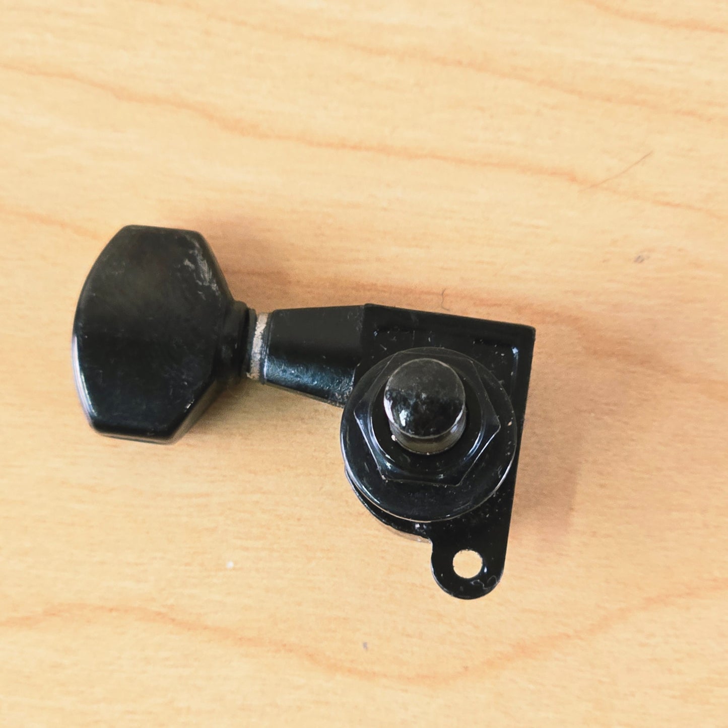 (1) Vintage 1990s Carvin Bass-Side Tuning Machine (E, A, D) - Black