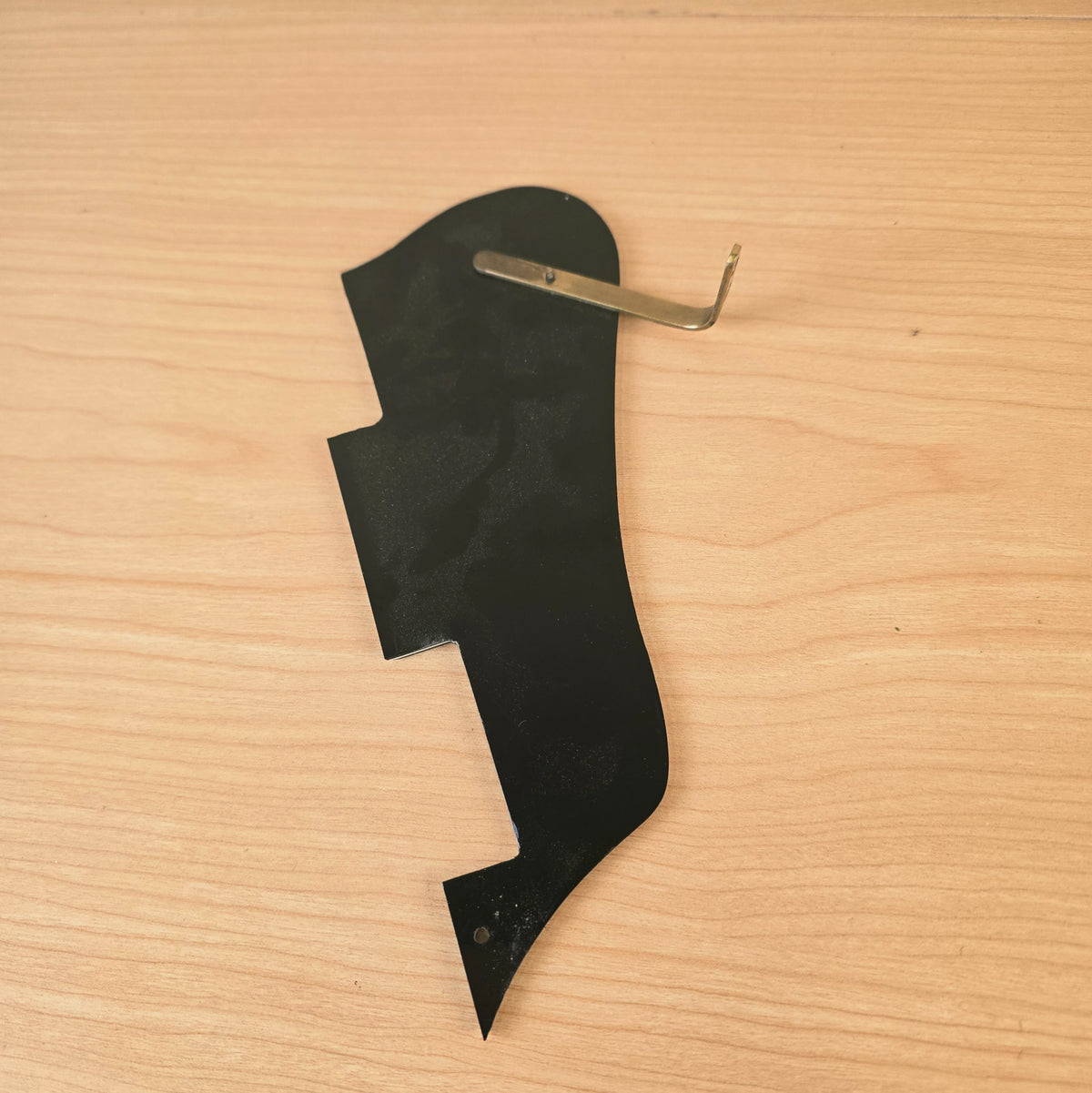 Golpeador para guitarra Ibanez Artist Archtop de 12 cuerdas con soporte de montaje - multicapa negro