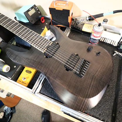 Close-up of the direct-mount Seymour Duncan bridge pickup and Hipshot hardtail bridge