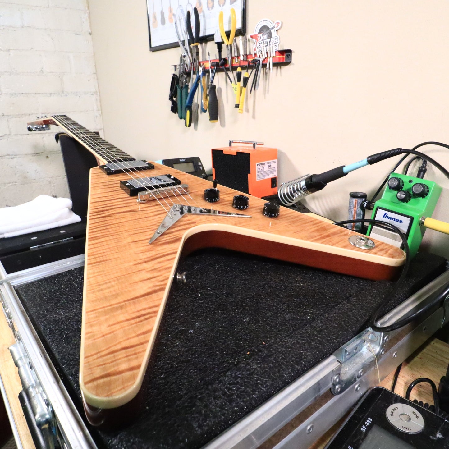 2003 Dean USA V Flame Maple Top Electric Guitar Mahogany Neck