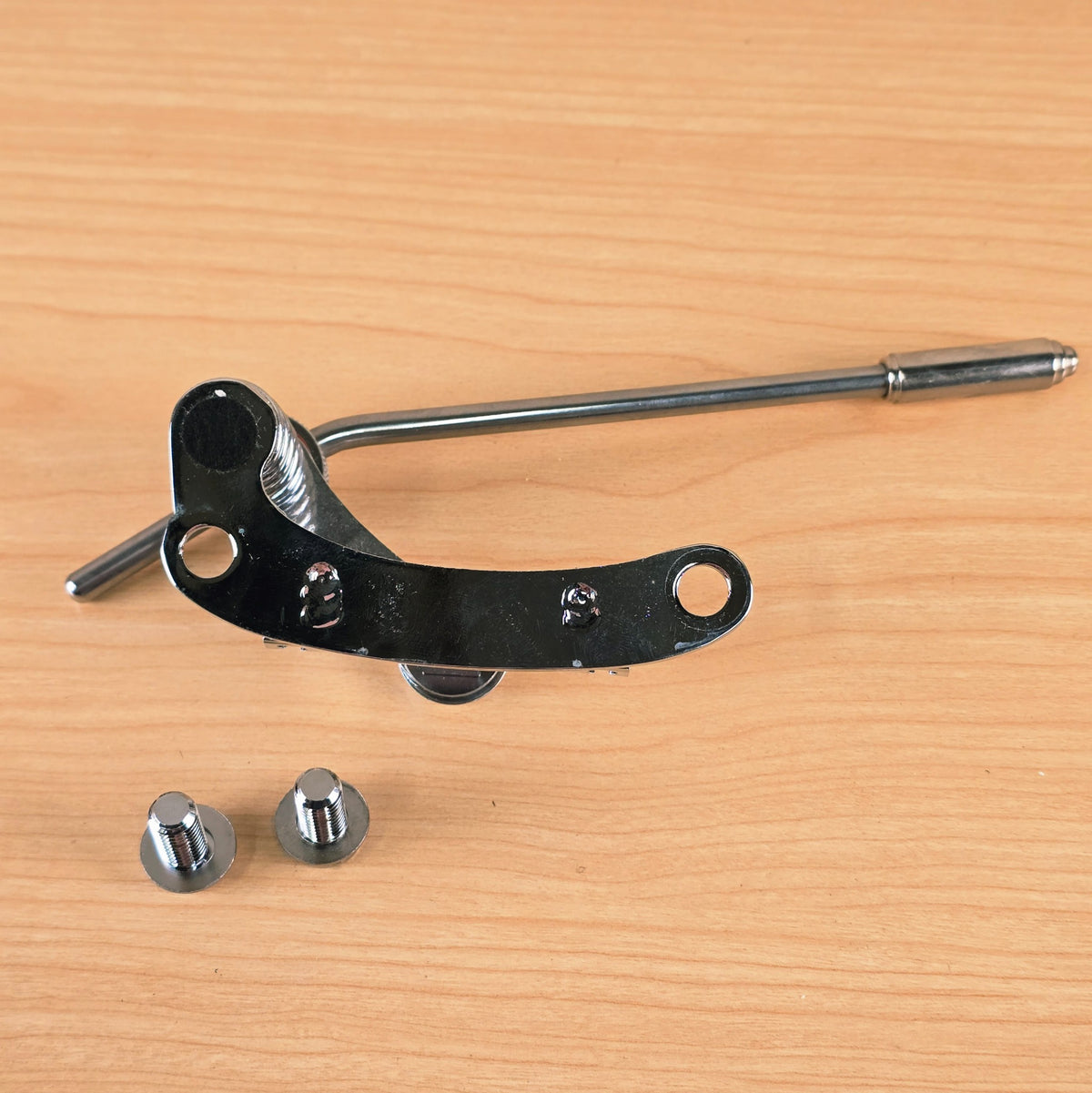 Underside view of the Duesenberg Les Trem II baseplate with two mounting studs positioned alongside.