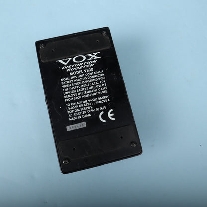 Bottom view of Vox V830 pedal showing label, specifications, and serial number 000485
