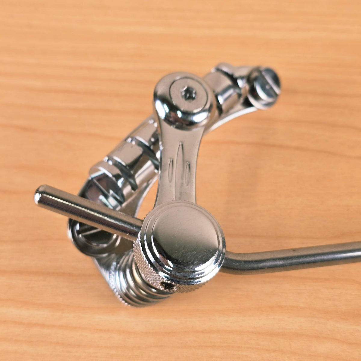 Close-up view of the pivot arm and swivel assembly on the Duesenberg Les Trem II.