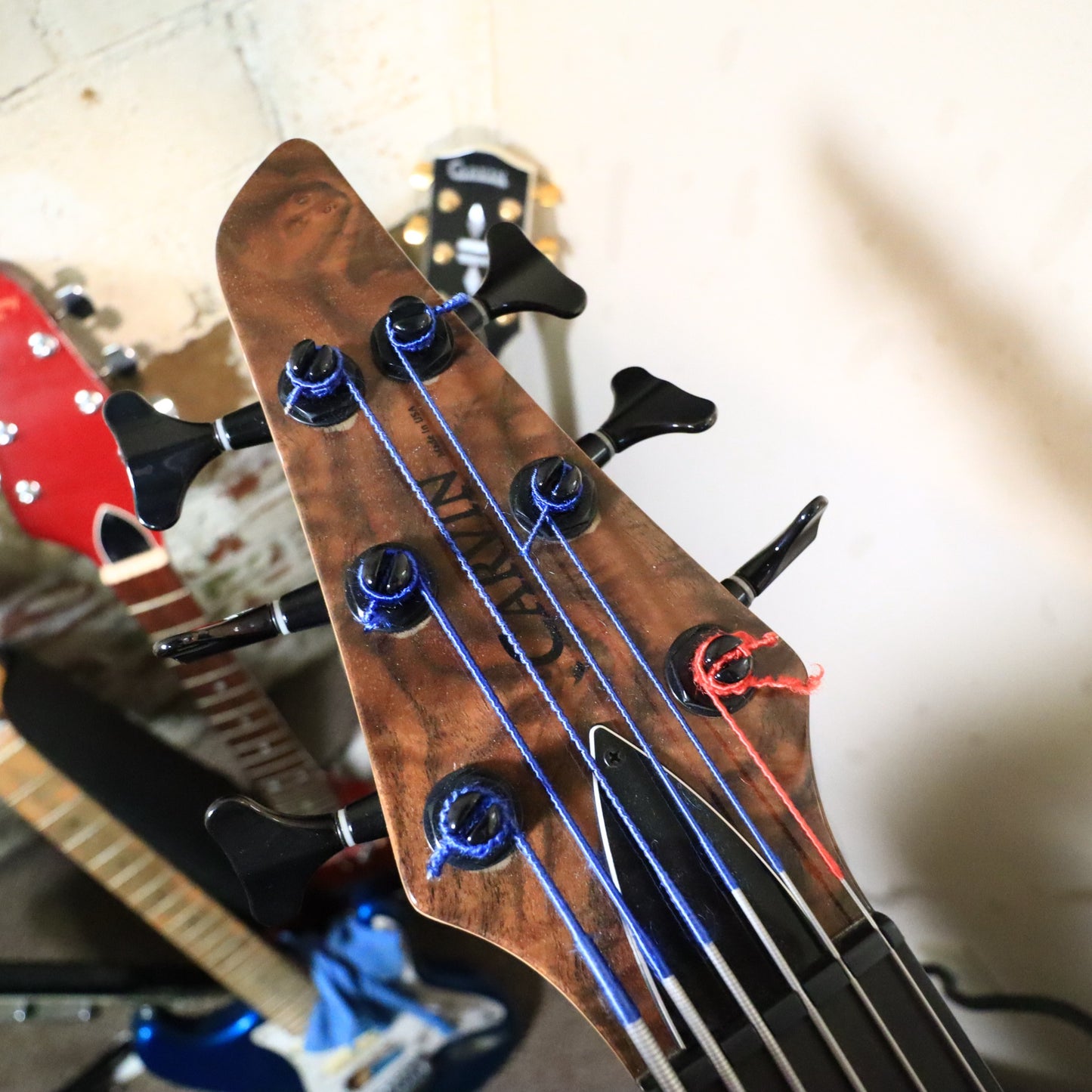 Carvin LB76 6-String Fretless Active Bass Guitar Figured Walnut Top Piezo