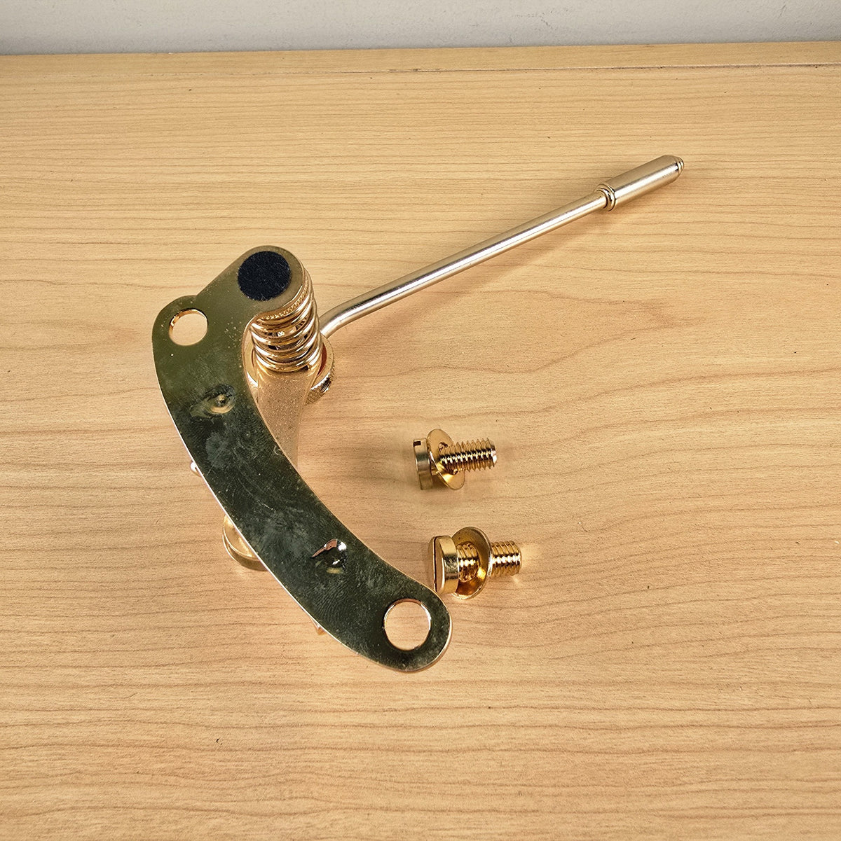 Base of the Duesenberg Les Trem II tailpiece showing mounting spacing alongside two bolts