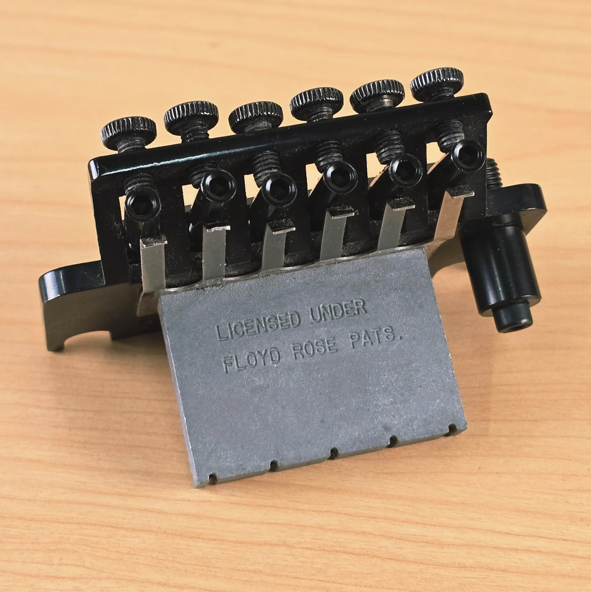 Rear view displaying the fine-tuning mechanism and patent text on the sustain block.