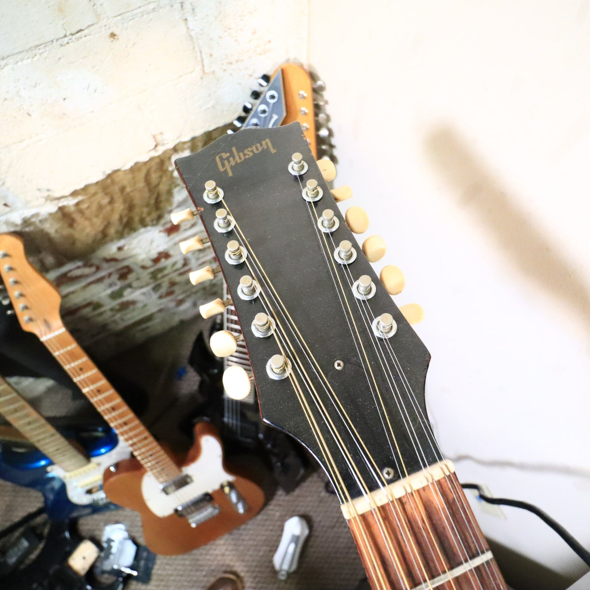 Front of headstock showing the classic gold Gibson logo and string posts.
