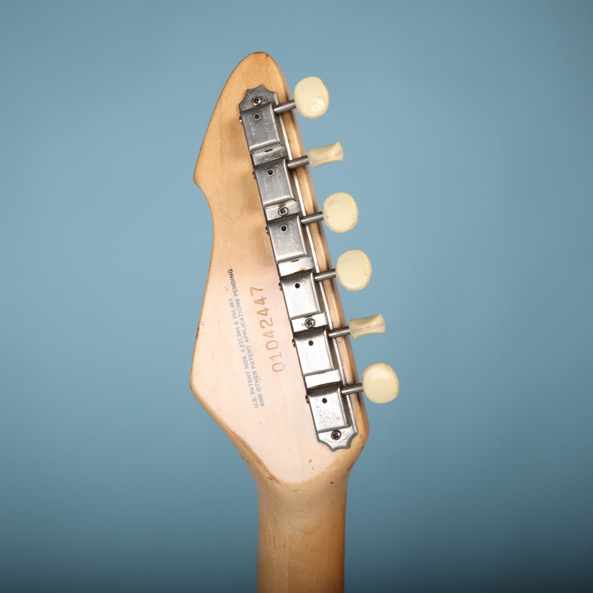 Rear of the headstock showing Kluson Deluxe tuners and serial number 01042447.