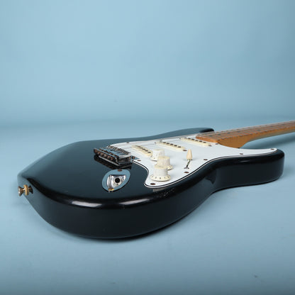 Side profile view from the lower bout