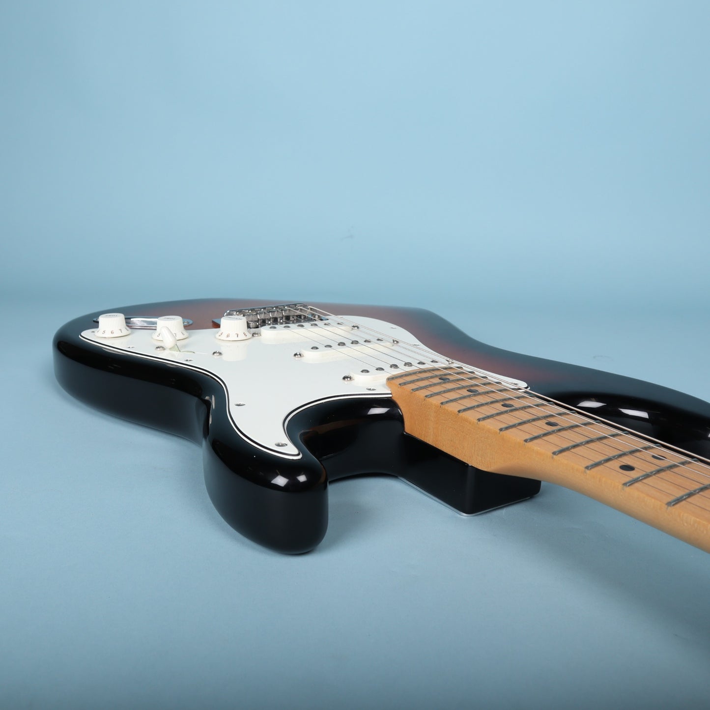 2021 Fender Player Stratocaster Maple Neck - 3-Tone Sunburst MIM