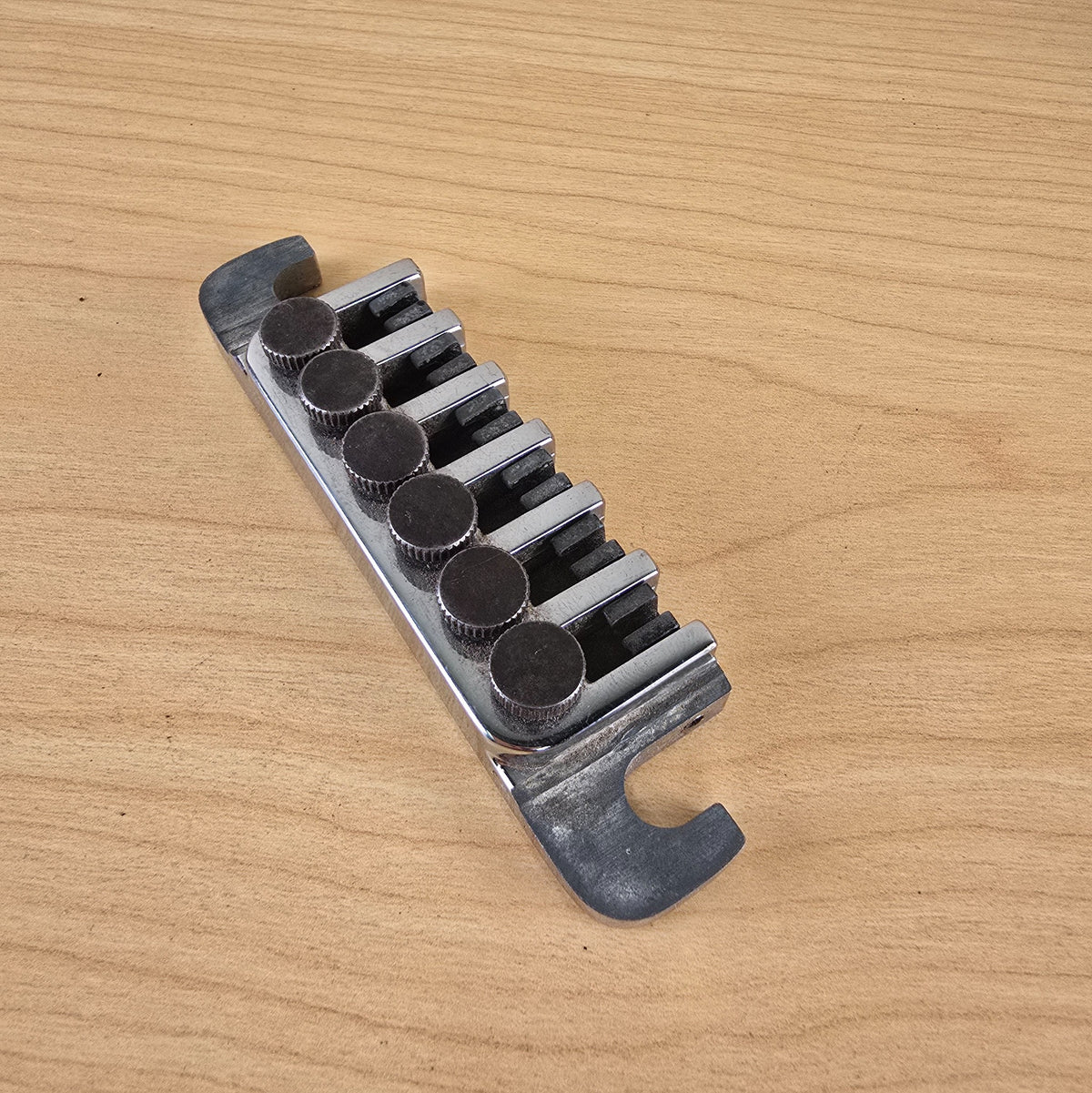 Side perspective detailing the fine-tuning thumbscrews and stud mounting notch