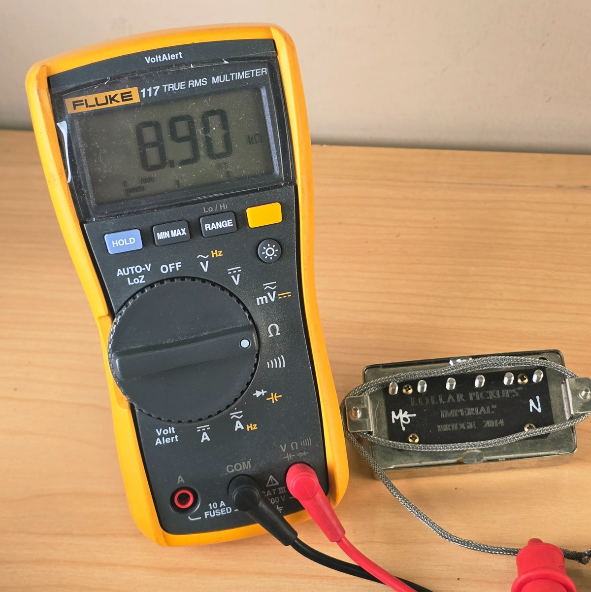 Fluke multimeter measuring the Lollar Imperial bridge pickup resistance at 8.90 kΩ.