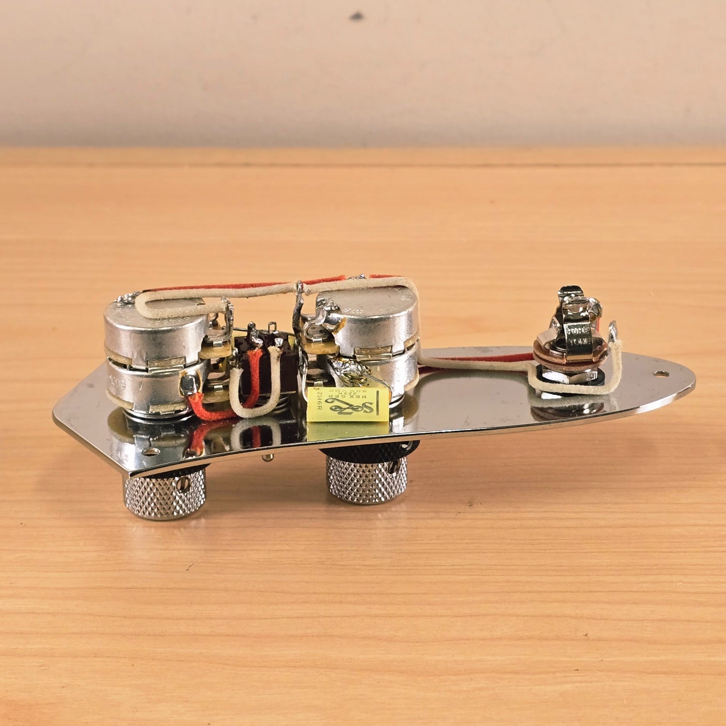 920D Custom Concentric Jazz Bass Control Plate with Toggle and Sozo Cap