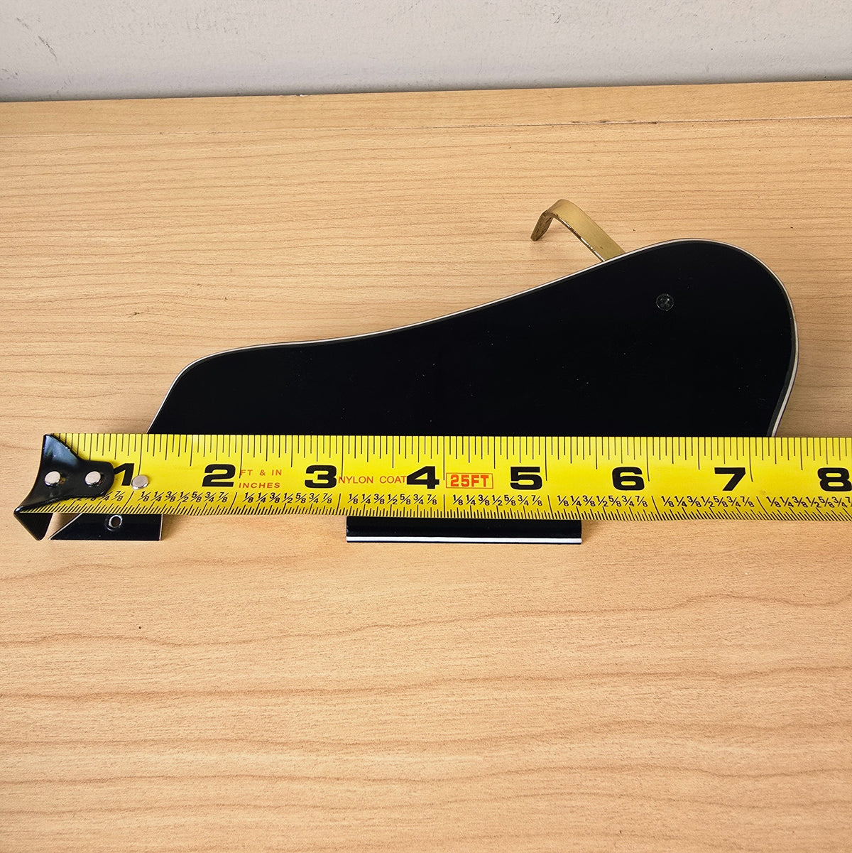 Golpeador para guitarra Ibanez Artist Archtop de 12 cuerdas con soporte de montaje - multicapa negro