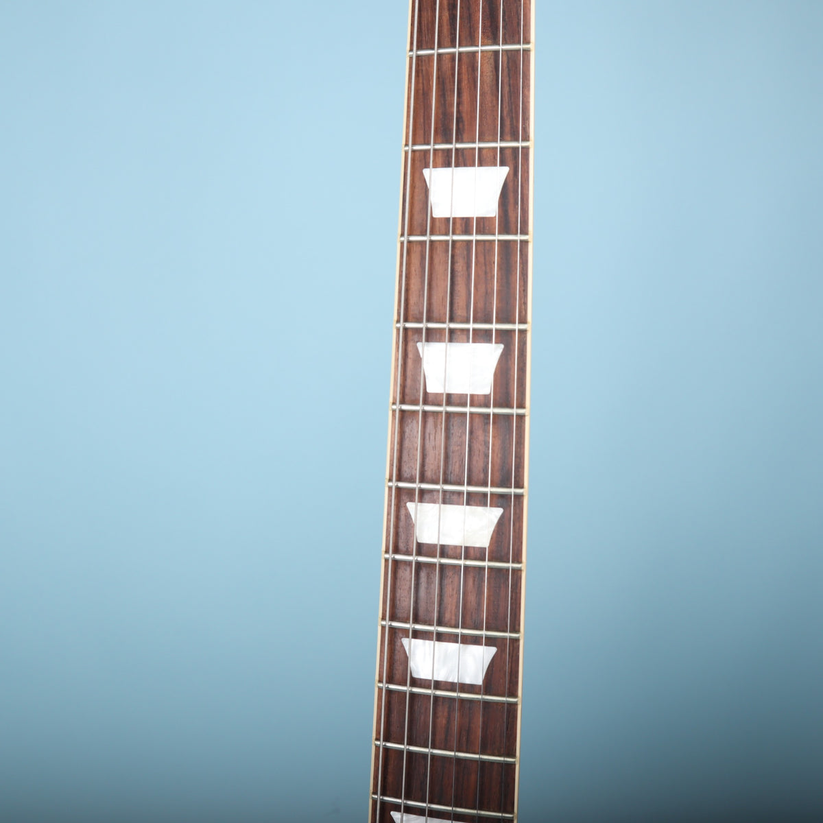 Bound rosewood fretboard with trapezoid inlays on a Gibson Les Paul