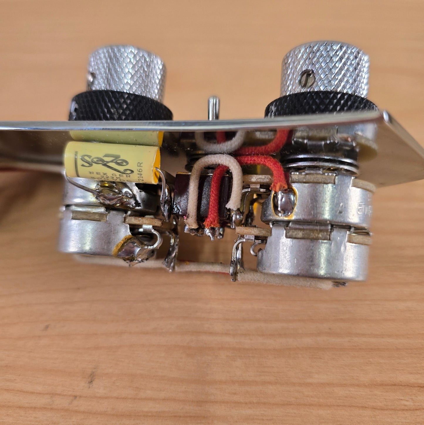 920D Custom Concentric Jazz Bass Control Plate with Toggle and Sozo Cap