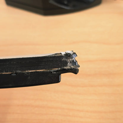 Close-up view of end of Roland GK-2A pickup bar.
