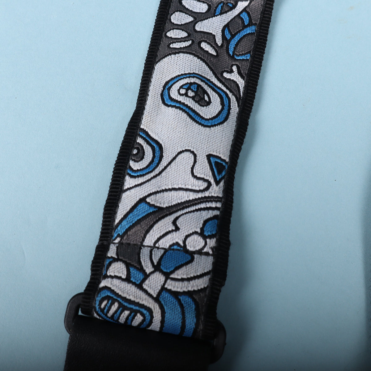 Detailed view of the woven strap pattern and black edge trim