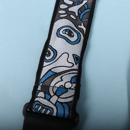 Detailed view of the woven strap pattern and black edge trim