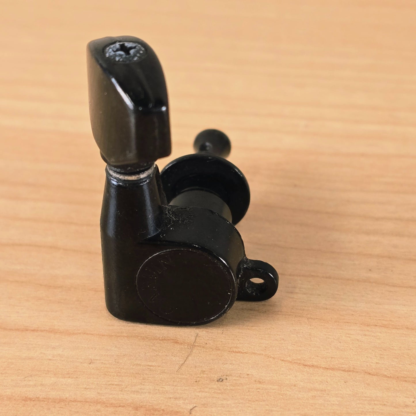 (1) Vintage 1990s Carvin Bass-Side Tuning Machine (E, A, D) - Black