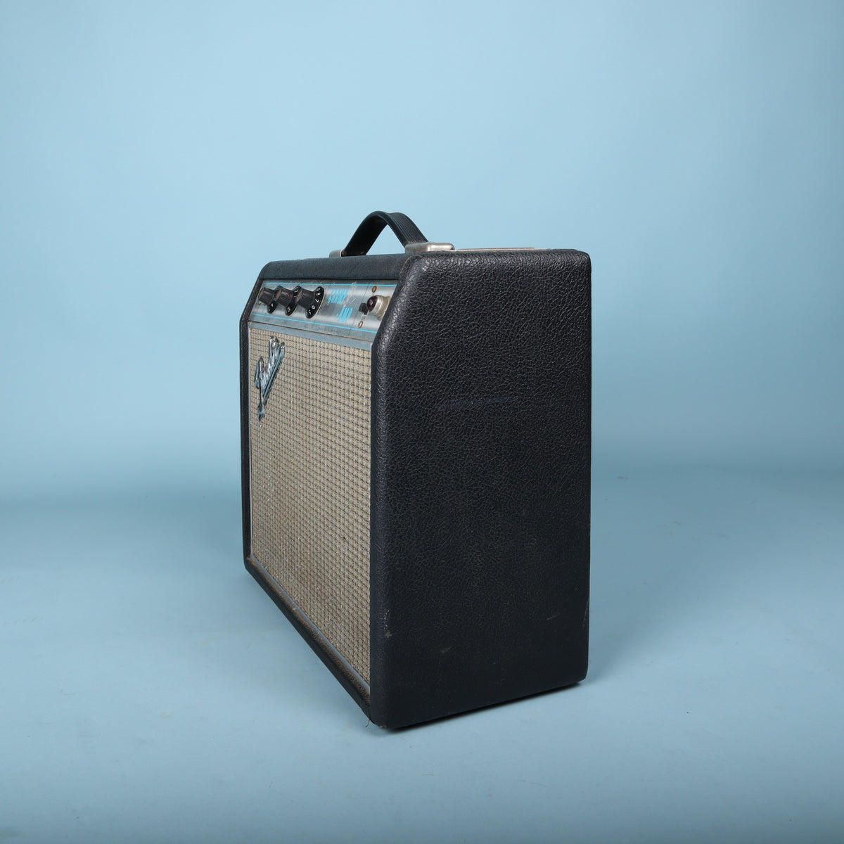 Left profile view of the amplifier cabinet.