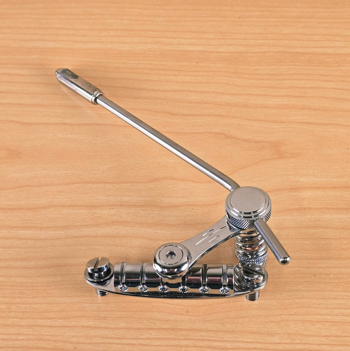 Overhead three-quarter view of the Duesenberg Les Trem II stopbar tailpiece assembly.