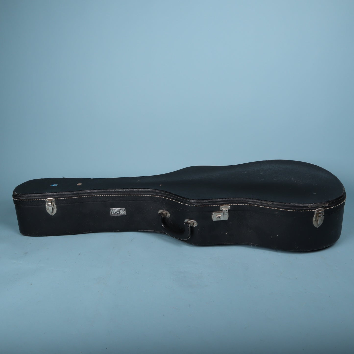 Vintage Guild Acoustic Guitar Hard Case Black Tolex Plush Interior Latches